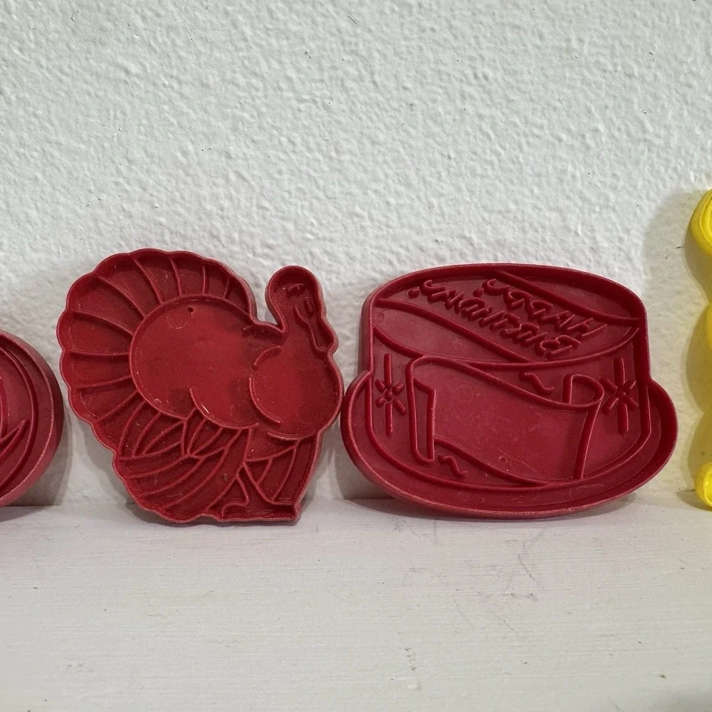 Vintage Tupperware Red Plastic Cookie Cutters 1970's Halloween‎ Easter Birthday